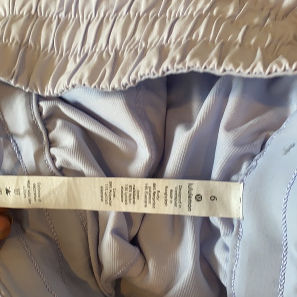 Lululemon size 6 hot ty hot short shorts - Picture 3 of 5